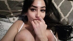 Neyla Kim BeautÃ© Orientale gros seins brune sexe beurette Egyptienne porngirl